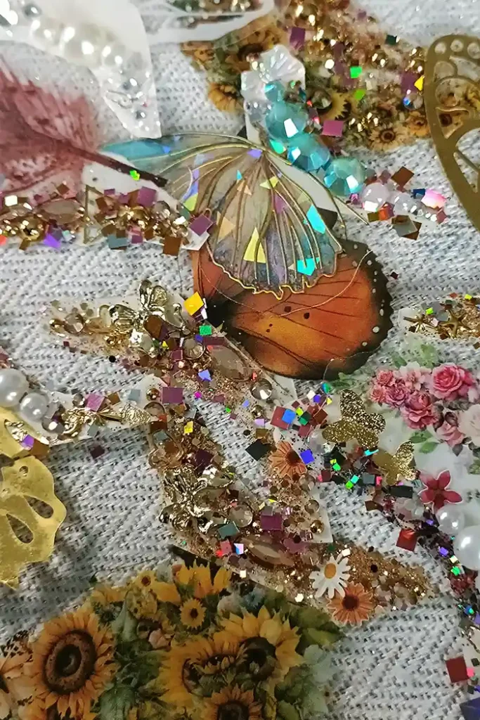 Mélange de bijoux de peau et de strass brillants