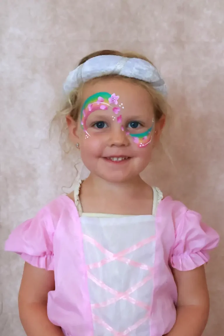 Maquillage de princesse pour une fillette à la fête médiévale de Chateaudun 2025