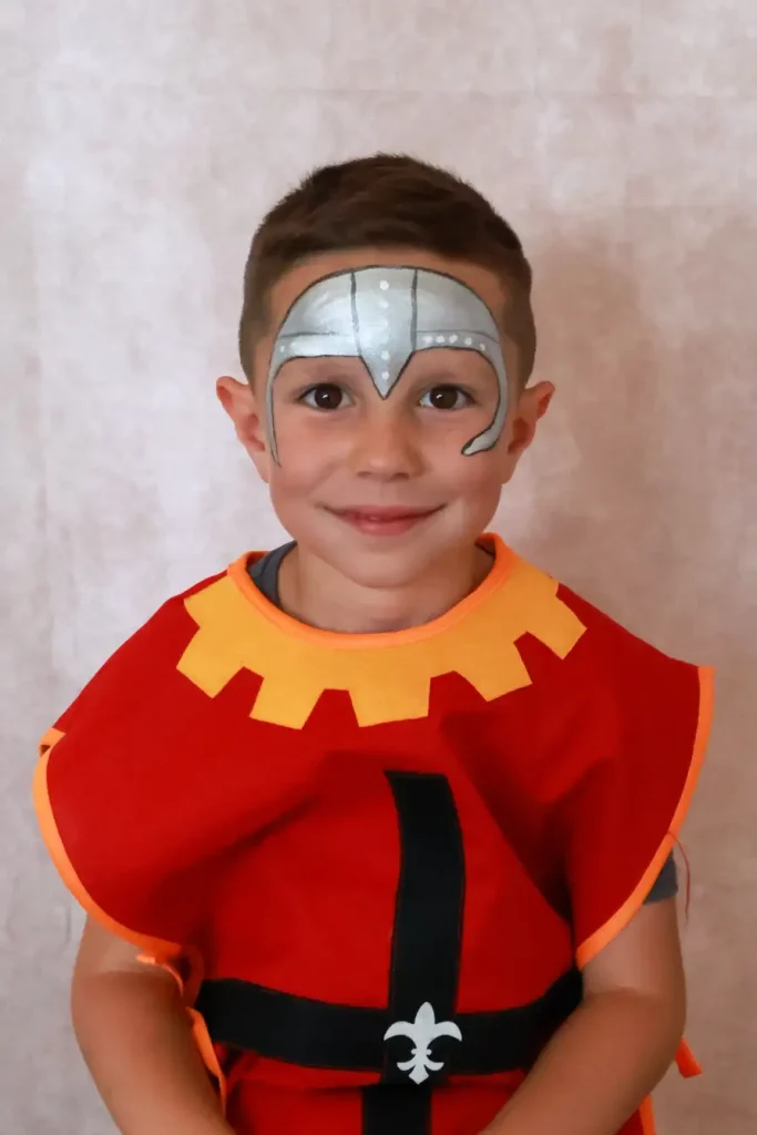 Maquillage de chevalier pour une garçon à la fête médiévale de Chateaudun 2025